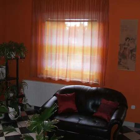To Vendeghaz Πανσιόν *